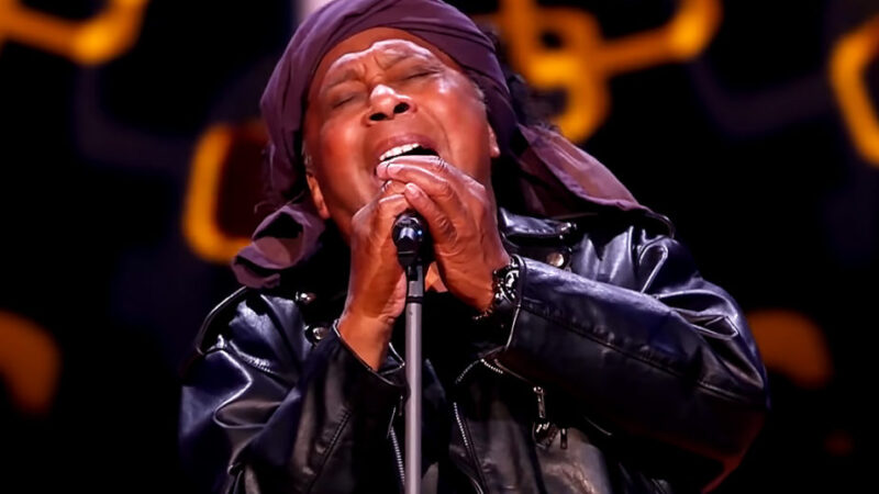 The 71-year-old singer sets ‘The Voice’ stage ablaze with a soul-stirring rendition of “Stand By Me,” leaving the audience in awe of his timeless talent and undeniable passion.