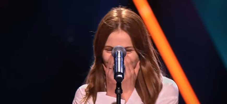 Girl Dedicates Touching Song to Parents and Leaves Judges in Tears!