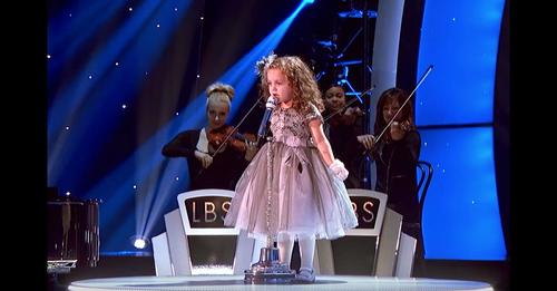 When This 4-Year-Old Girl Started Singing a 40-Year-Old Song, The Entire Crowd Gasped
