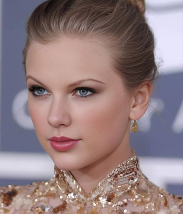 The internet erupted when Taylor Swift appeared without makeup.
