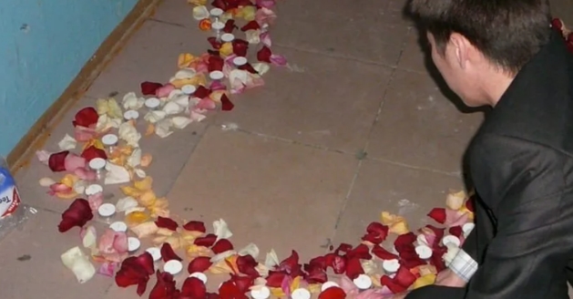 Maria was on her way home with a resolute decision to file for divorce; she had grown weary of her husband’s perpetual absence due to work. However, as she stepped through the front door, she was greeted by a trail of rose petals leading her into the kitchen, where her husband stood waiting for her.