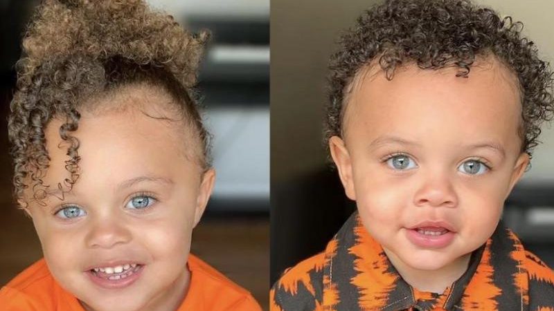 “Internet Sensations: Identical Twins Born 14 Months Apart Capture Hearts Online”