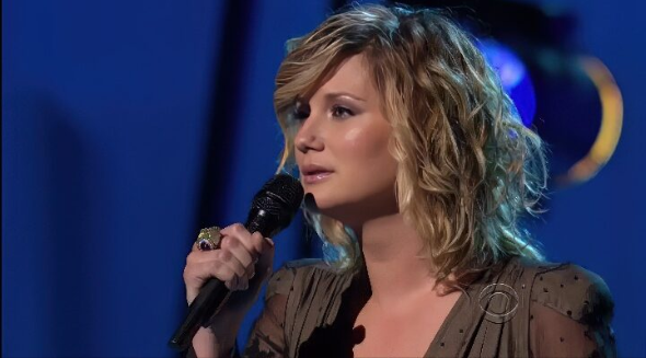 Jennifer Nettles Delivers Awe-Inspiring Tribute to Neil Diamond in His Presence