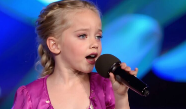 7-Yr-Old Brings Down the House With Incredible Rendition Of Beatles Classic