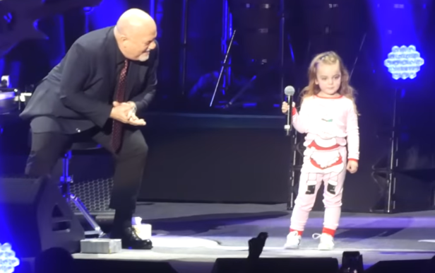 Billy Joel’s three-year-old daughter joins him onstage and immediately steals the spotlight with her slick moves